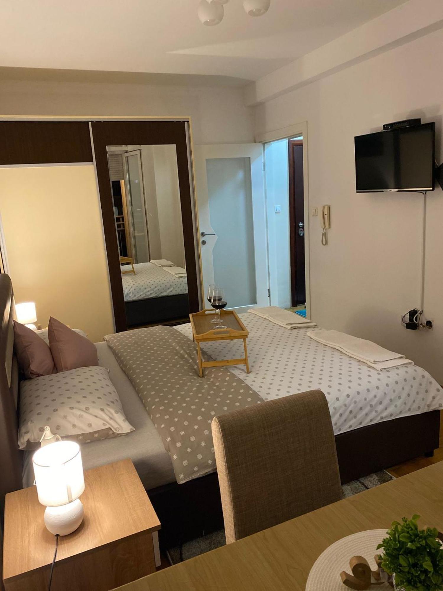 Apartman Ns Dan Centar Novi Sad Eksteriør billede
